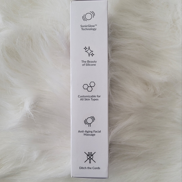 pmd clean Smart Facial Cleansing Device Berry Silicone Face Brush BNWT Sealed - Picture 5 of 7